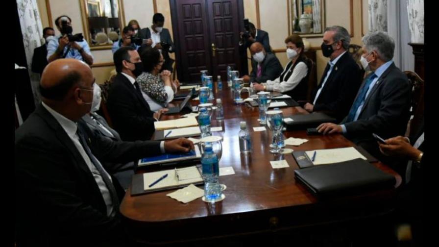 Lista de los 68 postulantes al Tribunal Constitucional