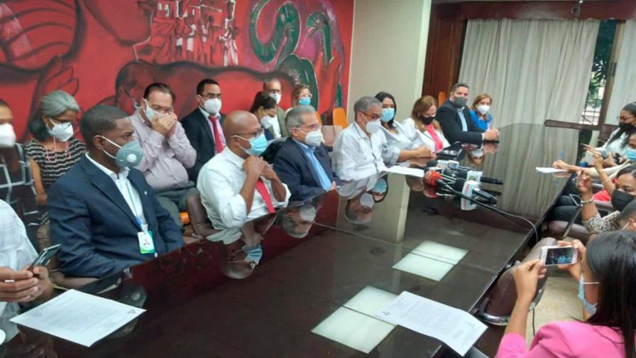 Tras enfrentamientos y huelgas, el CMD y las ARS se reunirán este lunes Tras enfrentamientos y huelgas, el CMD y las ARS se reunirán este lunes