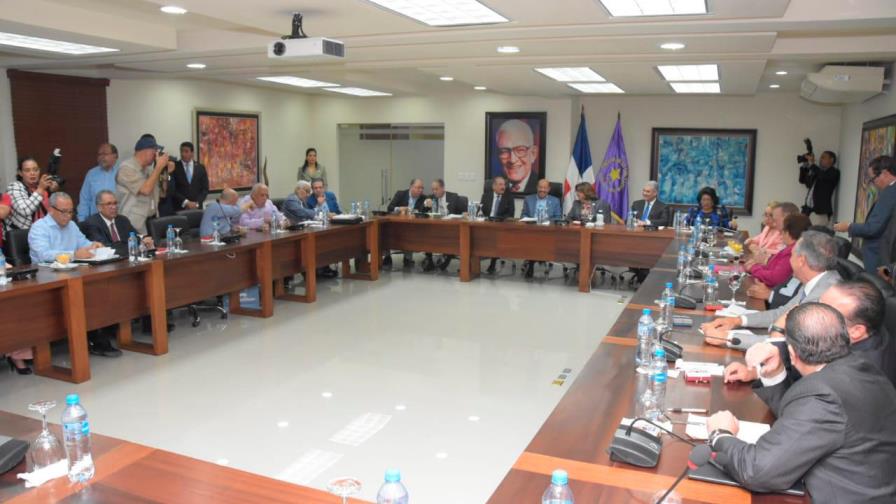 Con 33 miembros presentes se inicia reunión del Comité Político del PLD