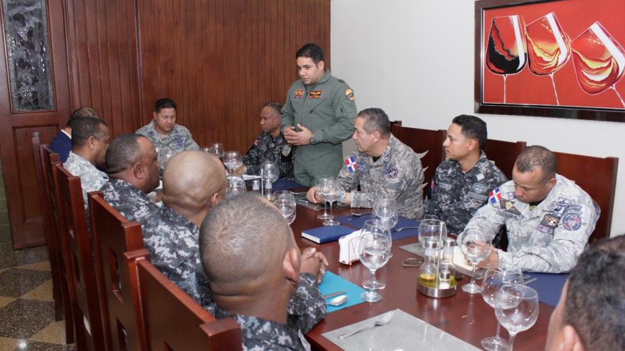 Oficiales de FARD y PN se reúnen  para coordinar acciones y fortalecer seguridad