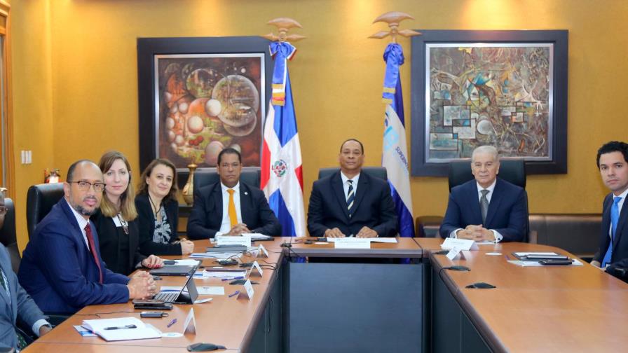 Asunción muestra el desempeño del sistema financiero a ejecutivos del FMI