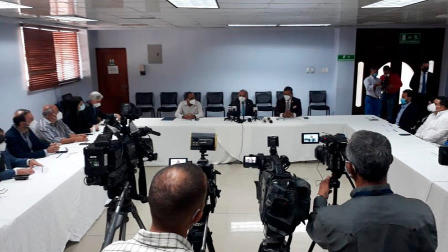 El Ministro de Salud está reunido a puerta cerrada con Asociación de Hoteles y Turismo El Ministro de Salud está reunido a puerta cerrada con Asociación de Hoteles y Turismo