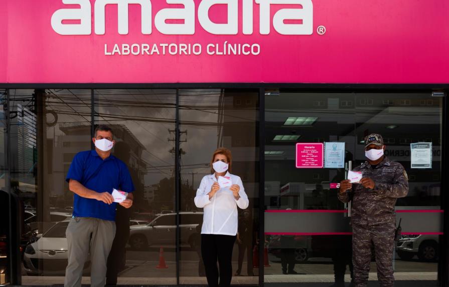 Amadita hace donación de mascarillas reusables