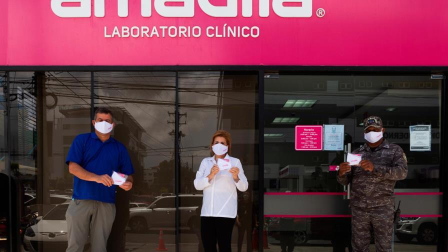 Amadita hace donación de mascarillas reusables