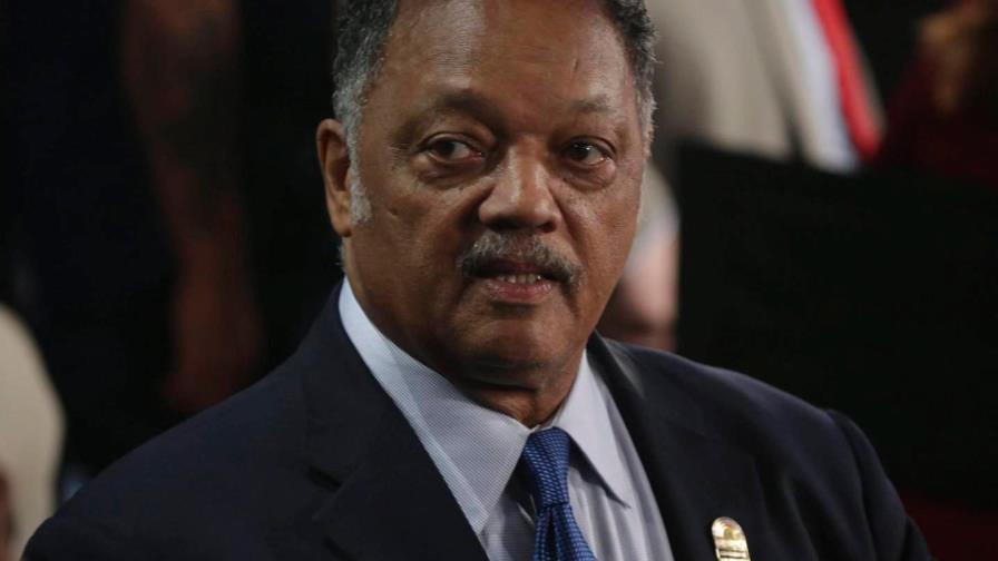 Hospitalizan a reverendo Jesse Jackson y su esposa por COVID-19