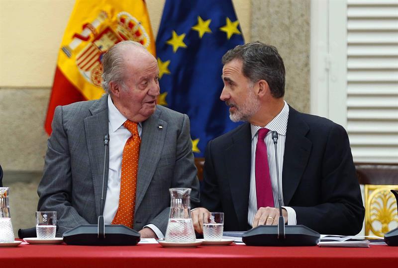 Juan Carlos, el rey,  se retira de la vida pública el 2 de junio