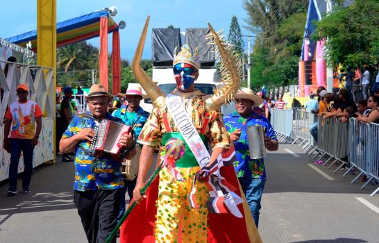 Finaliza con éxito desfile carnaval de Santiago 2020