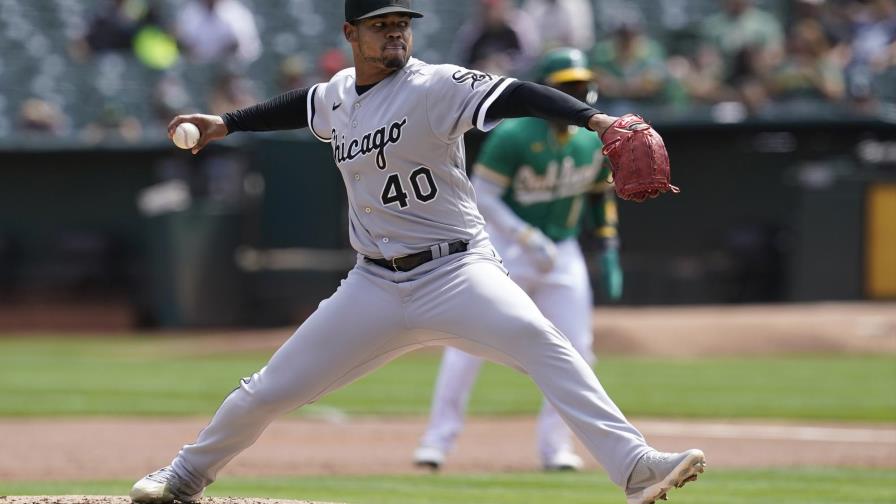 Reynaldo López lanza por los Medias Blancas frente a los Angelinos