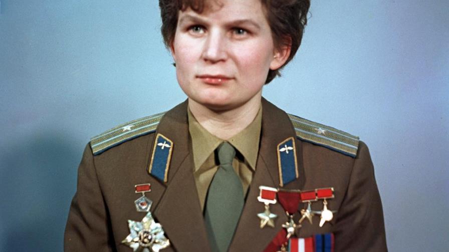 Primera mujer cosmonauta, Valentina Tereshkova, se vacuna al cumplir 84 años