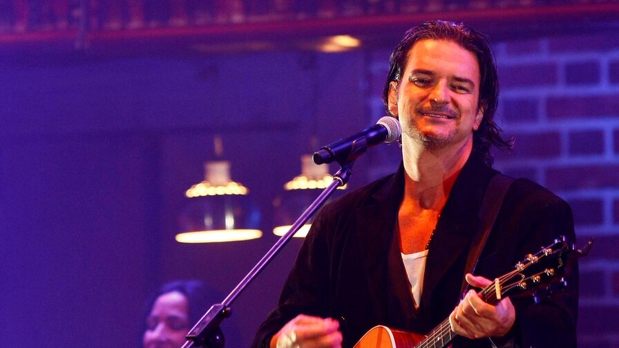 Ricardo Arjona regala un auto al hombre que inspiró su emblemática canción Historia de taxi Ricardo Arjona regala un auto al hombre que inspiró su emblemática canción Historia de taxi