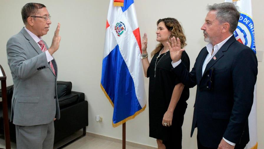 Ricardo Montaner y su esposa son juramentados como dominicanos Ricardo Montaner y su esposa son juramentados como dominicanos