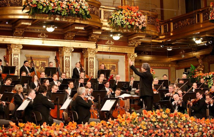 Riccardo Muti dirige en una sala vacía un gran concierto teñido de esperanza
