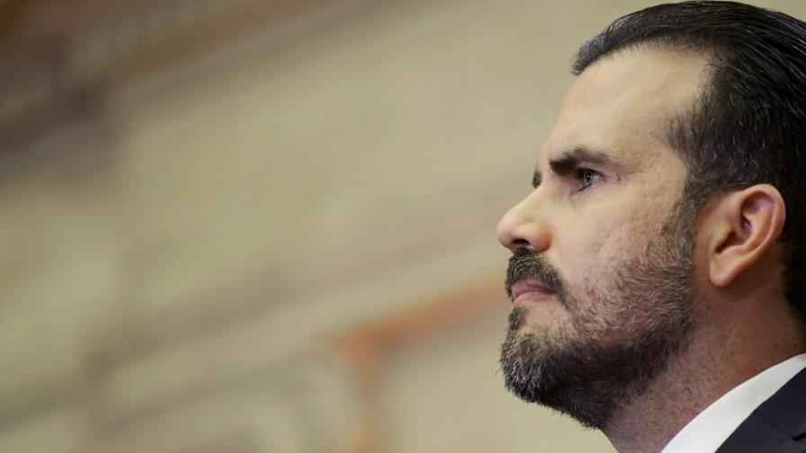 Junta federal demanda a gobernador de Puerto Rico por gastos