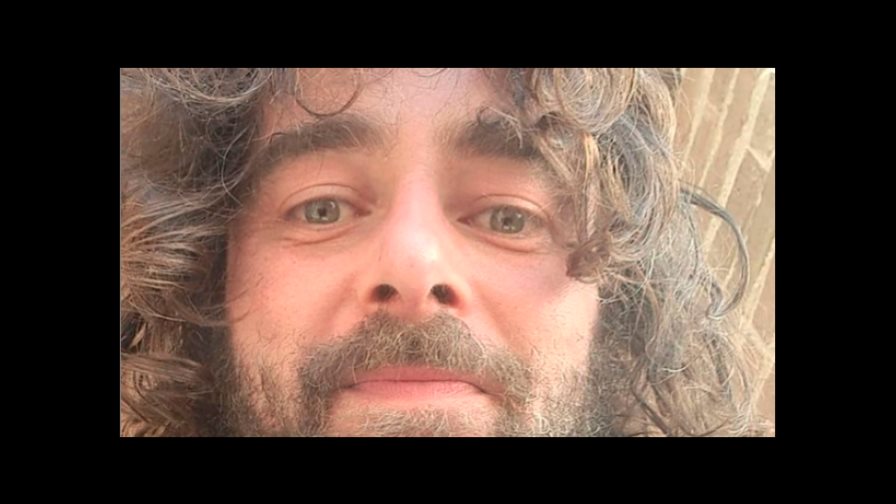Párroco italiano anuncia en una misa que cuelga los hábitos por amor