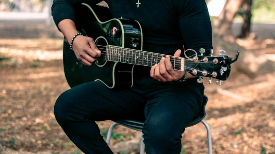 Cantante cristiano Richard González  estrena “Cambiando la historia”
