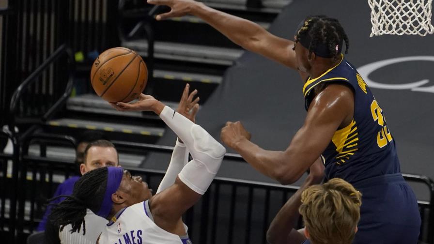 VIDEO | Kings vencen a Pacers con la ayuda de videoarbitraje