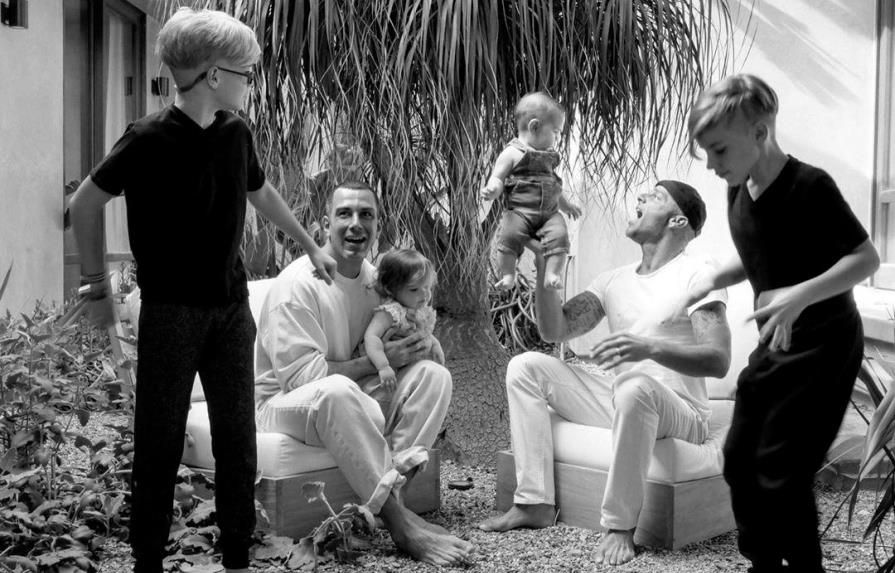 Ricky Martin posa junto a sus cuatro hijos por primera vez