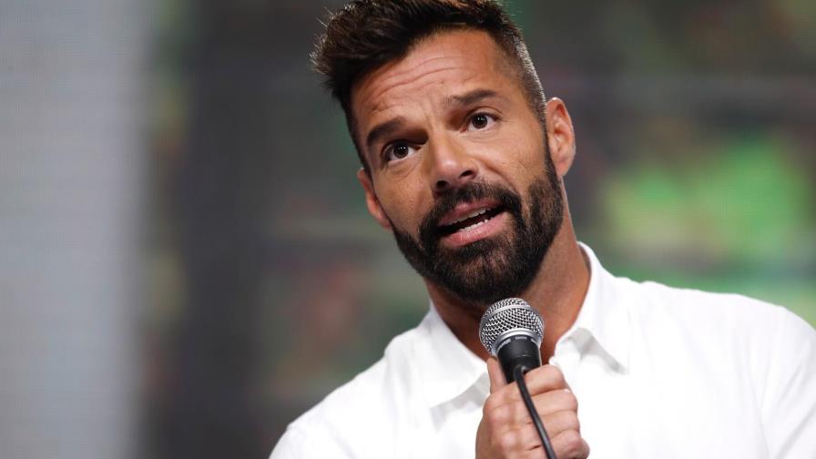 Ricky Martin graba con su móvil su nuevo vídeo musical