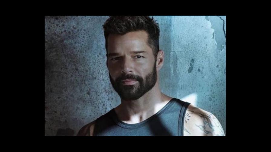 Ricky Martin lanzará a la medianoche remezcla de Tiburones junto a Farruko