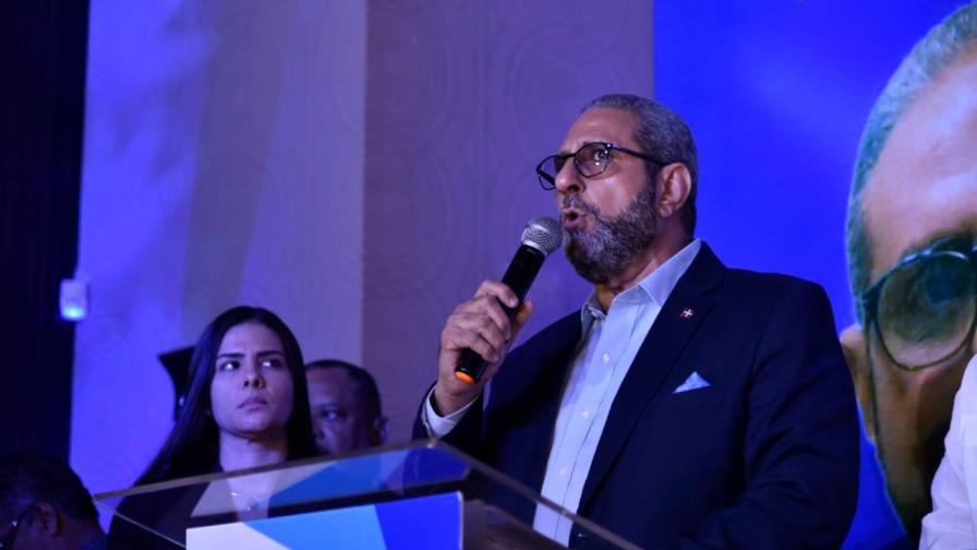 Horas después de ser destituido por Danilo, Rincón Khoury pasa a apoyar a Abinader