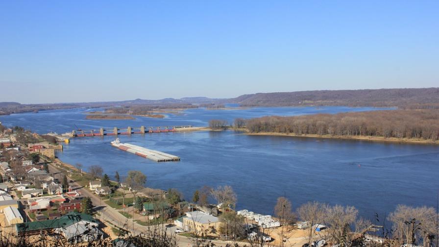 Detectan bacteria tóxica en aguas de Mississippi y ordenan cerrar playas