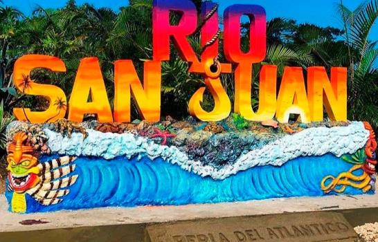 Pueblos reciben a sus visitantes con arte y color 