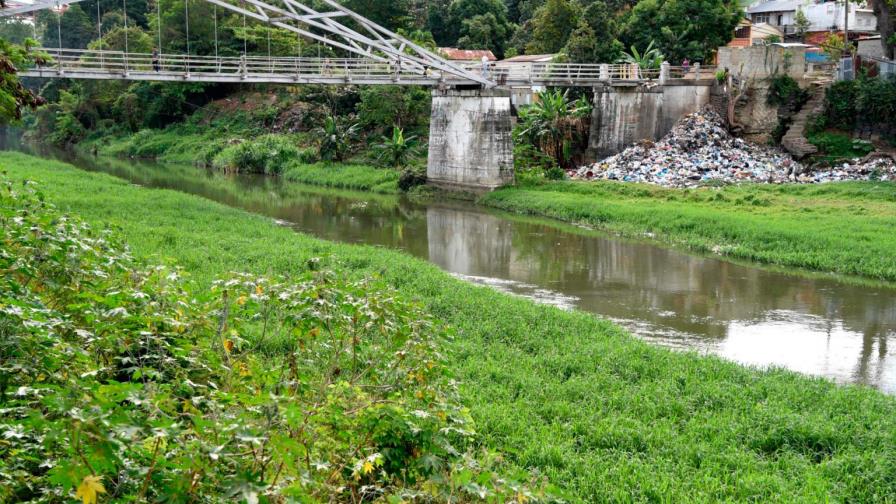 Encuentran feto en río de Santiago