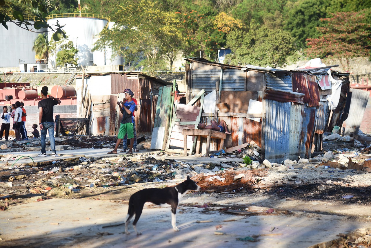 Desalojos en el sector Los Guandules. 
