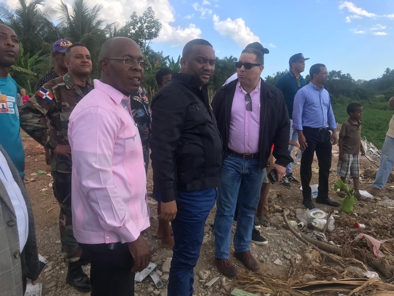 El alcalde René Polanco junto al magistrado Robert Rodríguez de la Procuraduría de Medio Ambiente. (Fuente externa)