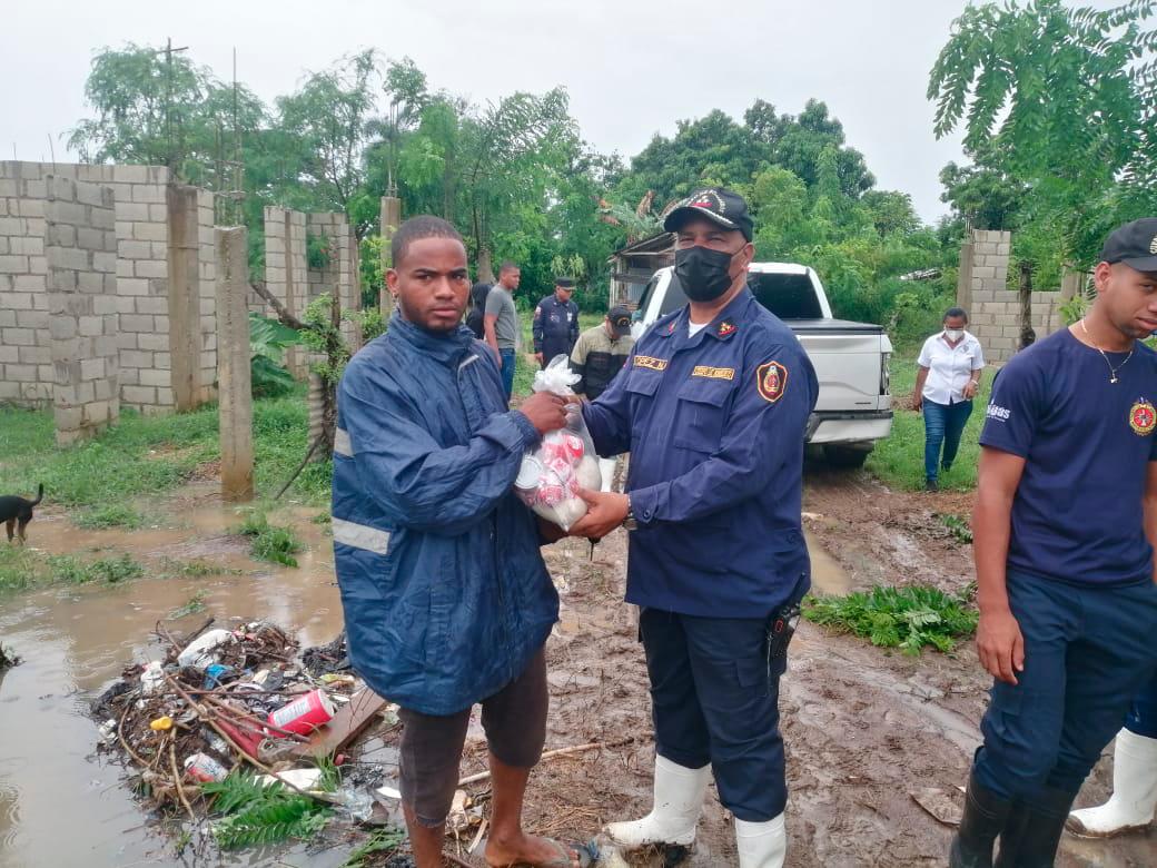 Entrega de raciones alimenticias. 