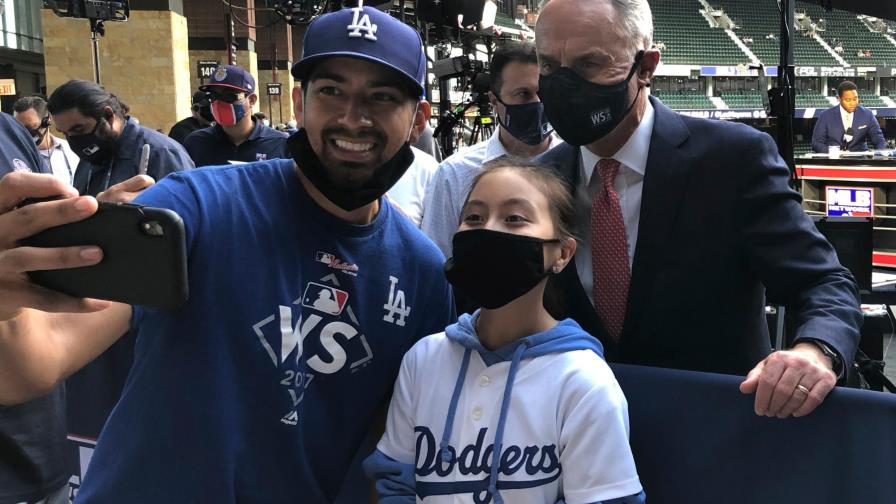 El comisionado Manfred, en carta abierta, agradece y alaba apoyo aficionados