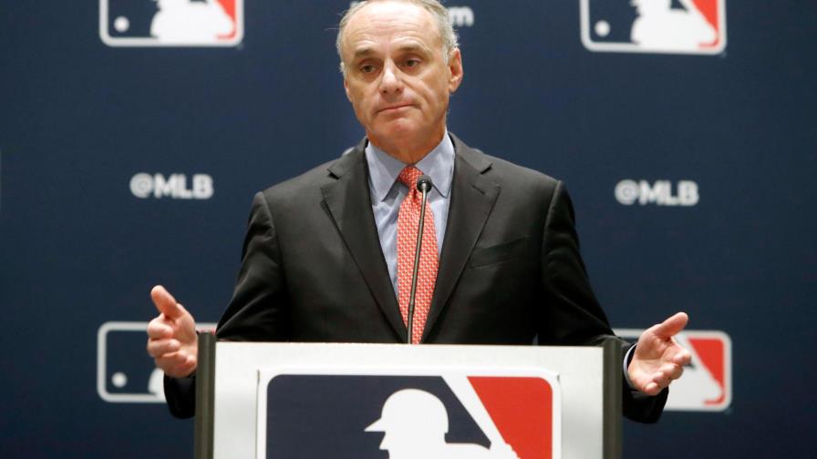 Manfred dice a los jugadores que ya es imposible realizar 70 juegos
