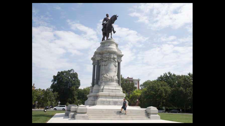 Juez de EE.UU. suspende la retirada de un monumento al general Robert E. Lee Juez de EE.UU. suspende la retirada de un monumento al general Robert E. Lee
