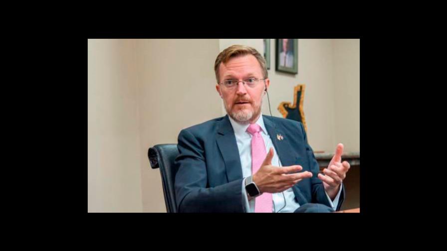 Encargado de negocios de la Embajada de EE.UU. dice que su país respeta las relaciones domínico-chinas