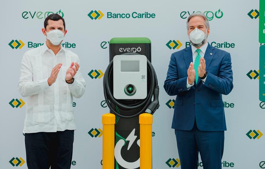 Banco Caribe inaugura su primera estación de recarga para vehículos eléctricos
