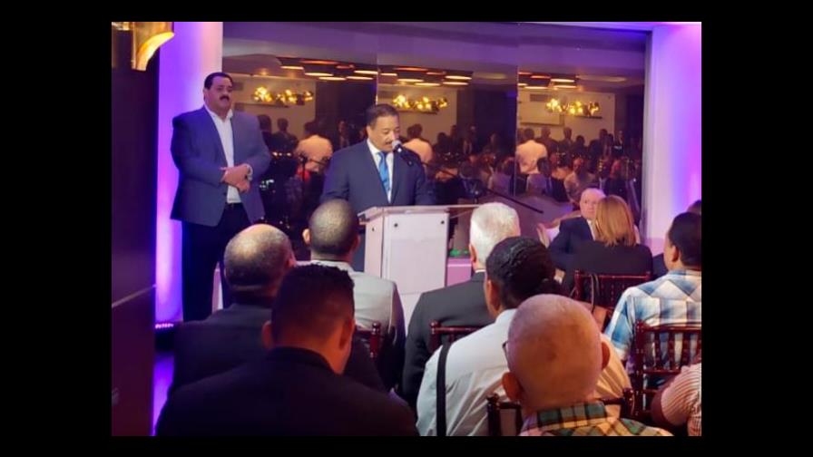 Roberto Rosario anuncia su apoyo a la candidatura de Leonel Fernández Roberto Rosario anuncia su apoyo a la candidatura de Leonel Fernández