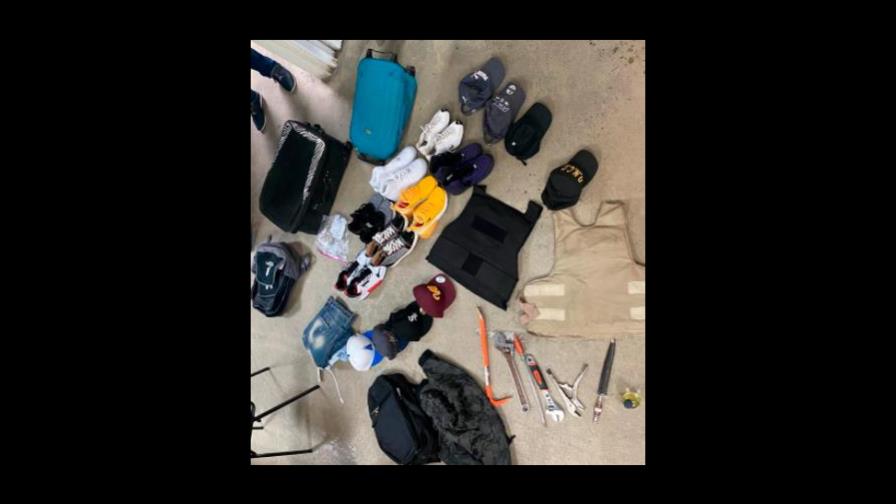Delincuentes penetran a casa de hombre y le llevan RD$570 mil y 40 pares de tenis Delincuentes penetran a casa de hombre y le llevan RD$570 mil y 40 pares de tenis