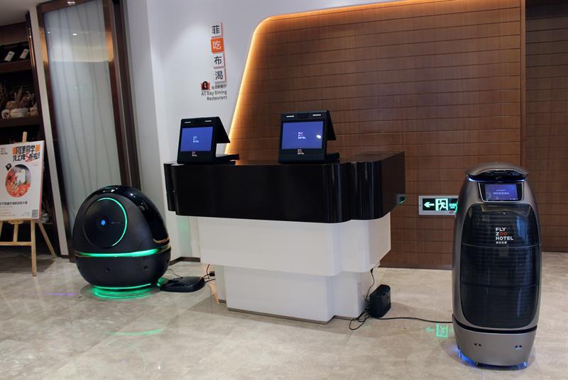 Hoteles del futuro: robots en el servicio de habitaciones y puertas sin llave