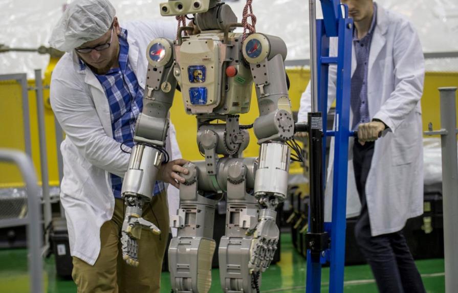 El robot ruso “Fiódor” tuitea desde el espacio y se queja de “atascos”