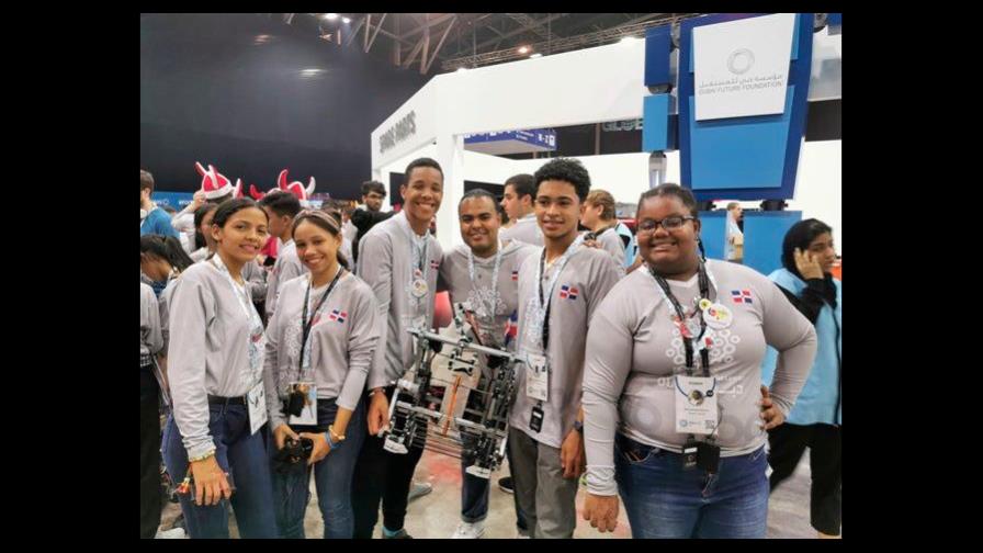 Dominicanos ganan medalla de bronce en Competencia Mundial de Robótica en Dubai Dominicanos ganan medalla de bronce en Competencia Mundial de Robótica en Dubai