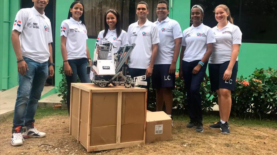 Minerd entrega nuevos kits de robótica a liceo científico de Villa Tapia Minerd entrega nuevos kits de robótica a liceo científico de Villa Tapia