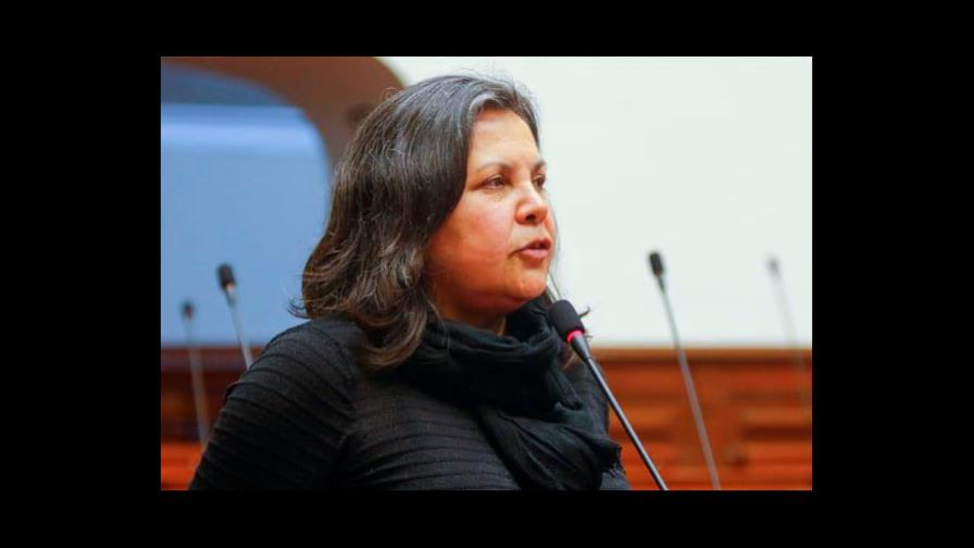 Congreso impide elección de la primera presidenta de Perú en plena crisis
