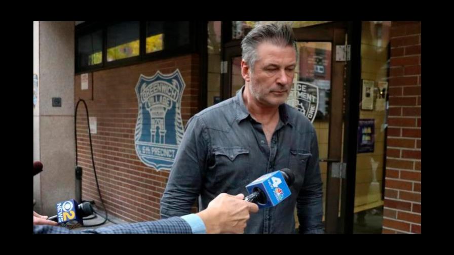 Disparo accidental durante rodaje de una película de Alec Baldwin mata a una persona