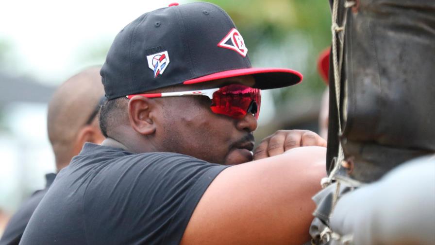 Rodney Linares se integra a los entrenamientos de los Leones del Escogido 