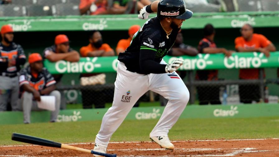 Las Estrellas derrotan a los Toros del Este y siguen solas en la primera posición