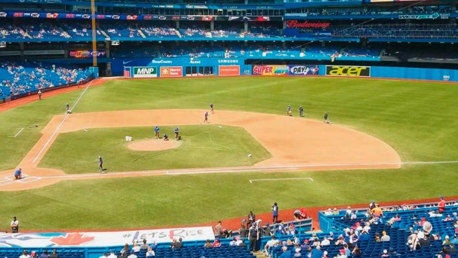 Azulejos reciben autorización para entrenar en el Rogers Centre en Toronto Azulejos reciben autorización para entrenar en el Rogers Centre en Toronto