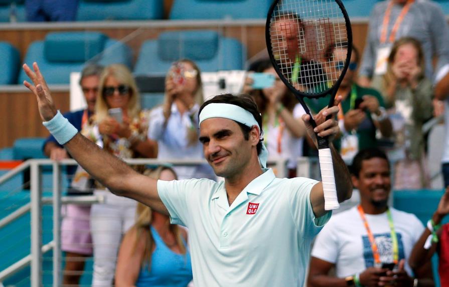 Federer avanza a cuartos en Miami; Halep roza el número 1