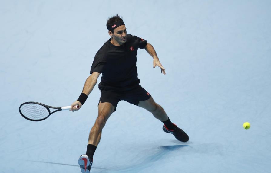 Federer vence a Berrettini para primera victoria en Masters