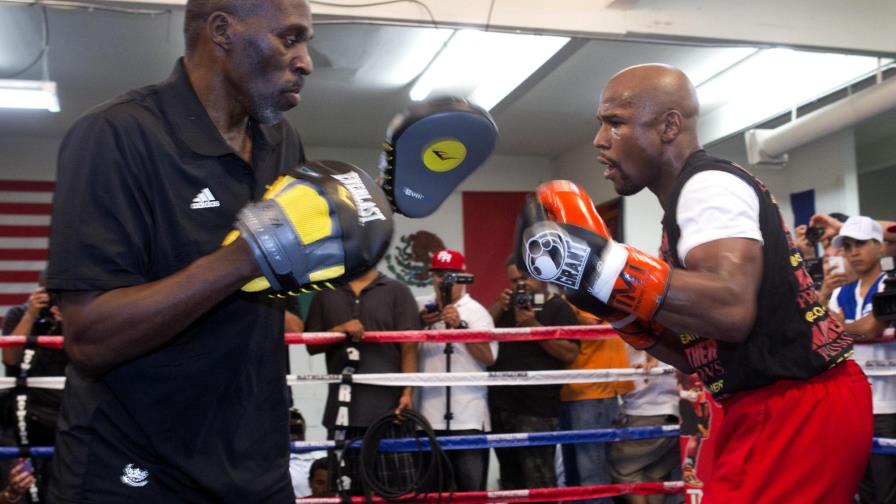 Mayweather promete emular a su tío y convertirse en un gran entrenador