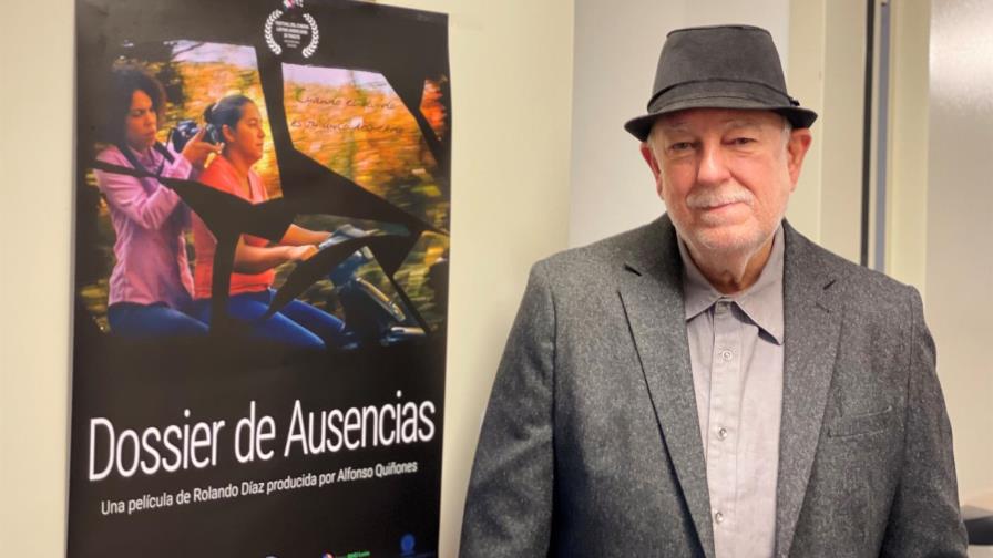 El cineasta Rolando Díaz celebra premio a Dossier de Ausencias